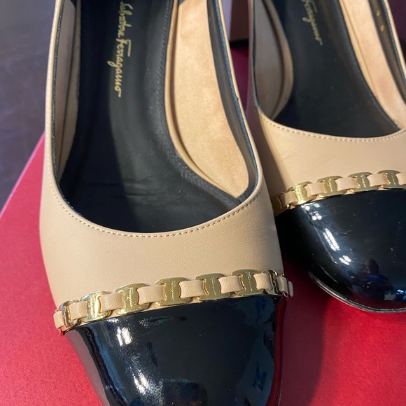 Salvatore Ferragamo low two-tone pumps - Picture 6 of 12